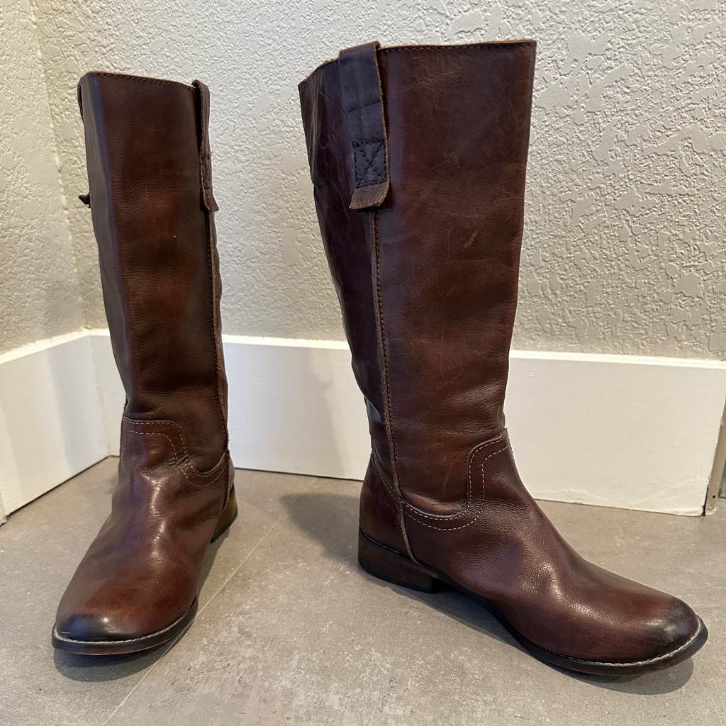 Mia Brown Leather Boots. Size 9